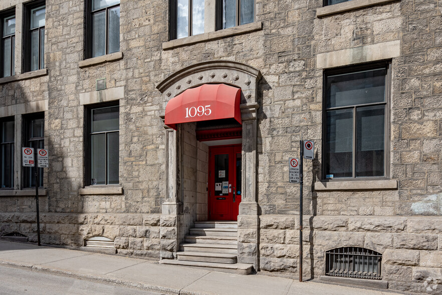 1095 Rue Saint-Alexandre, Montréal, QC à louer - Photo de l’immeuble – Image 3 sur 3