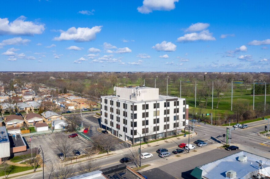 4001 W Devon Ave, Chicago, IL à louer - Photo de l’immeuble – Image 3 sur 10