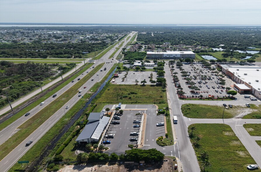 12937 Gulfstream Blvd, Port Charlotte, FL à vendre - Photo de l’immeuble – Image 3 sur 4