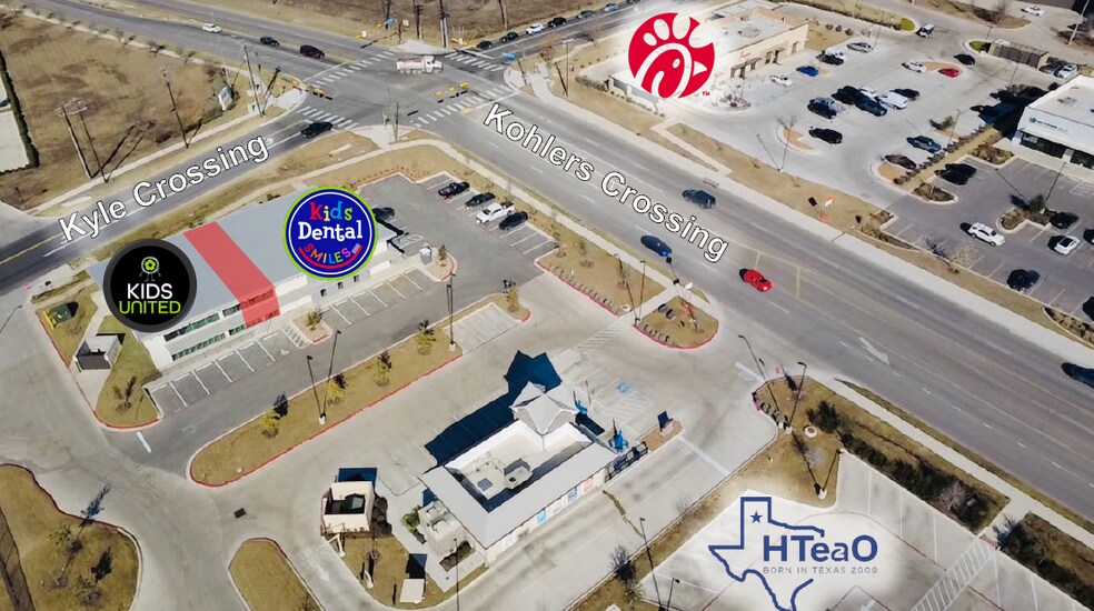 2220 Kohlers Crossing, Kyle, TX à louer - Photo de l’immeuble – Image 2 sur 6