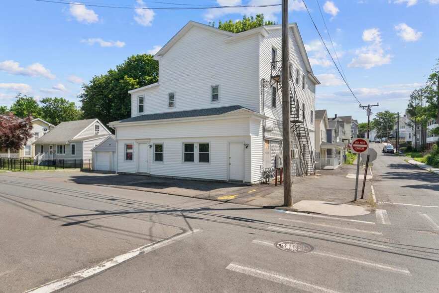 33 William St, Danbury, CT à vendre - Photo de l’immeuble – Image 1 sur 19