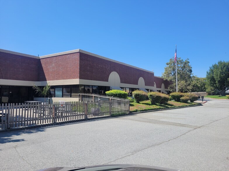 205 Apollo Way, Hollister, CA à louer - Photo de l’immeuble – Image 2 sur 7