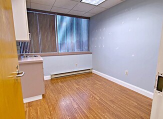 Plus de détails pour 3 Woodland Rd, Stoneham, MA - Bureau/Médical à louer