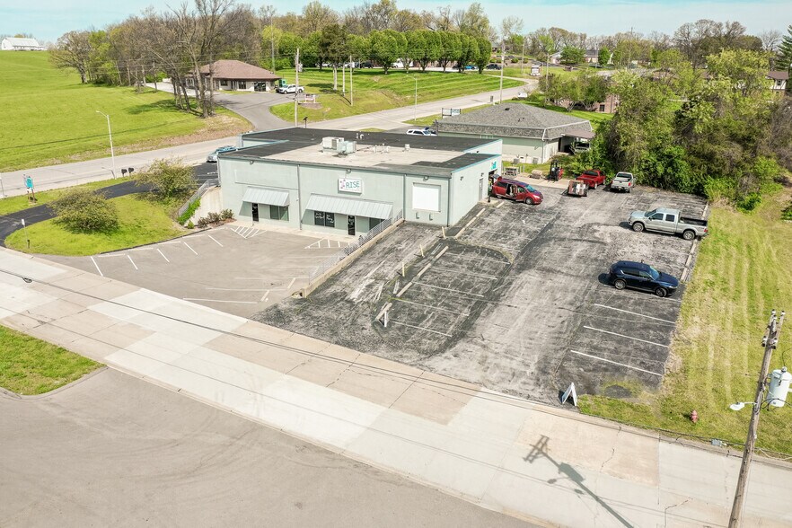 622 Collins Dr, Festus, MO à vendre - Photo de l’immeuble – Image 2 sur 10