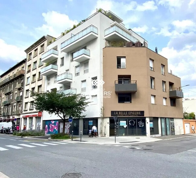 Local commercial dans Grenoble à louer - Photo de l’immeuble – Image 1 sur 8
