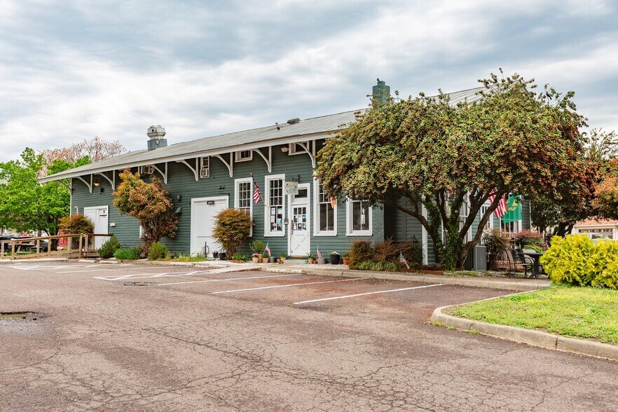 406 Lafayette Blvd, Fredericksburg, VA à vendre - Photo de l’immeuble – Image 2 sur 8