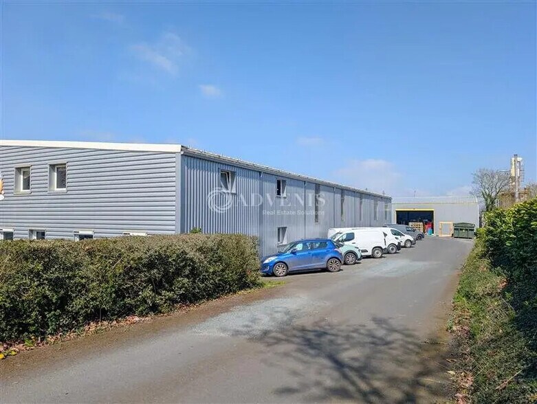 Local d’activités dans Ploufragan à louer - Photo de l’immeuble – Image 3 sur 12