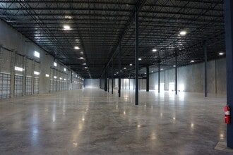 12070 SW Tom Mackie Blvd, Port Saint Lucie, FL à louer Photo intérieure– Image 2 sur 4