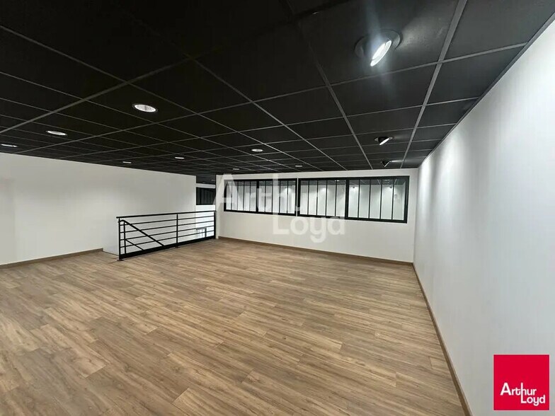 Local commercial dans Montgermont à louer - Photo de l’immeuble – Image 3 sur 5