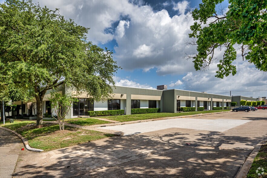 9000 Southwest Fwy, Houston, TX à louer - Photo de l’immeuble – Image 3 sur 11
