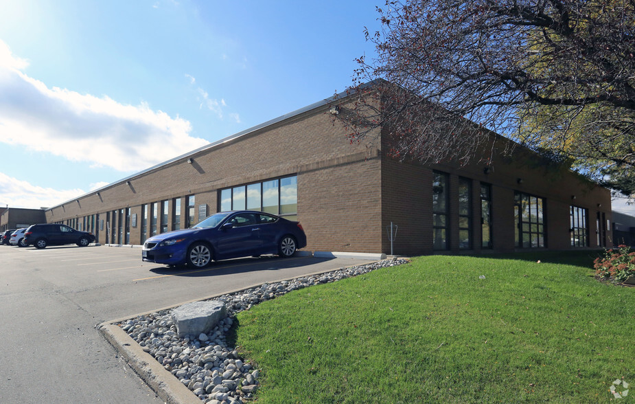 147-169 Denison St, Markham, ON à vendre - Photo de l’immeuble – Image 1 sur 2