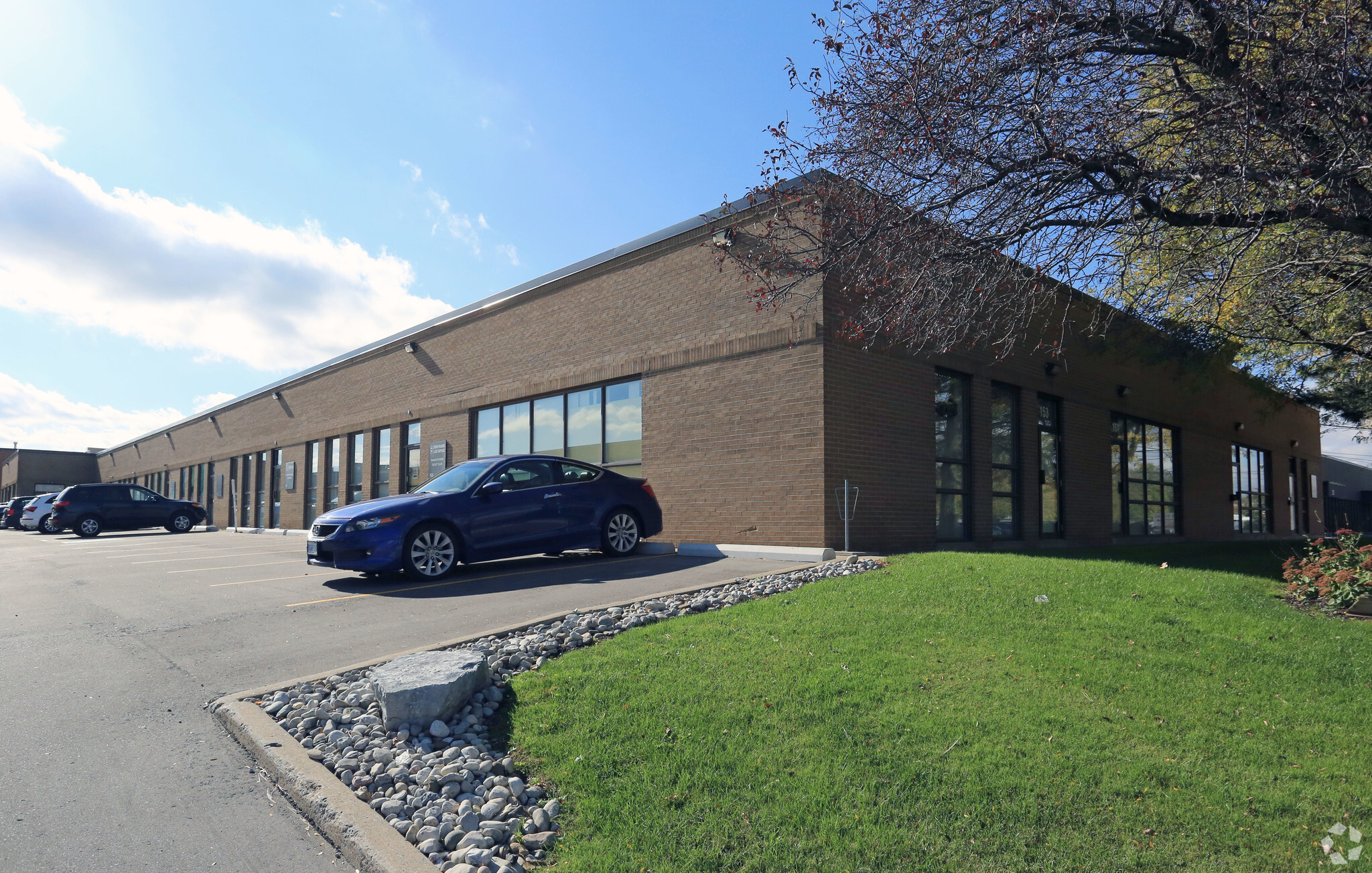 147-169 Denison St, Markham, ON à vendre Photo de l’immeuble– Image 1 sur 3