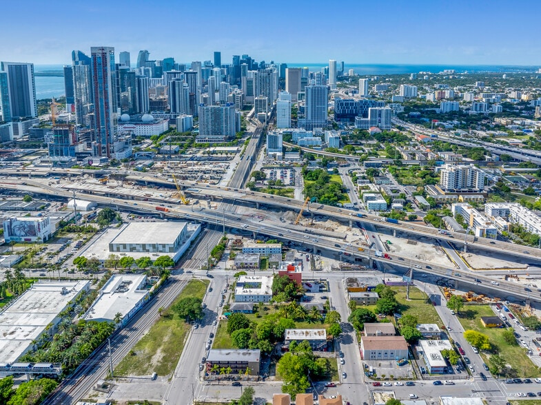 123 NW 14th st, Miami, FL à louer - Photo de l’immeuble – Image 2 sur 4