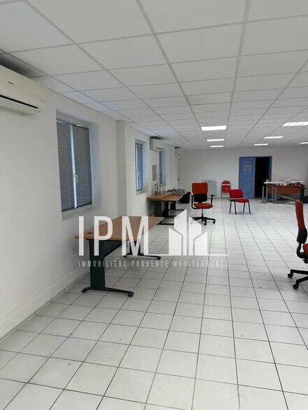 Bureau dans Martigues à louer - Photo de l’immeuble – Image 2 sur 5