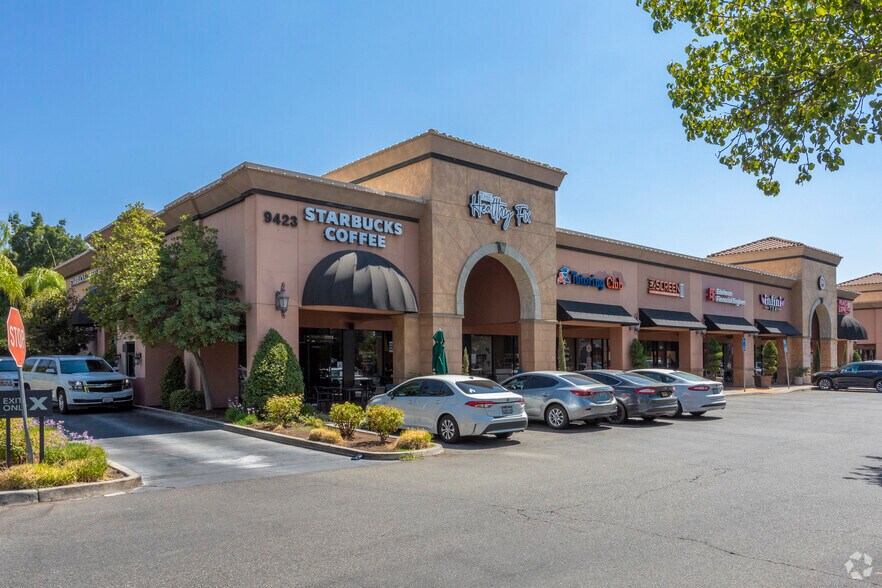 9423 N Fort Washington Rd, Fresno, CA à vendre - Photo de l’immeuble – Image 2 sur 8