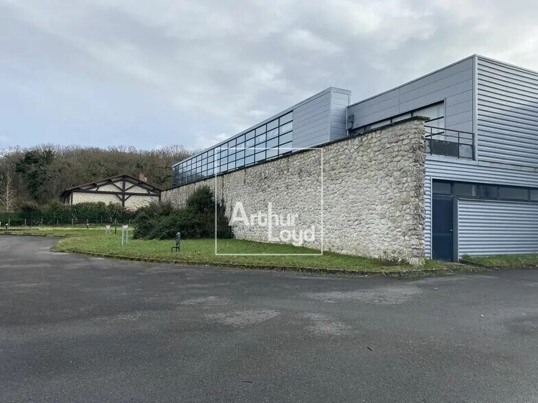 Local d'activités dans Champcueil à vendre - Photo de l’immeuble – Image 2 sur 10