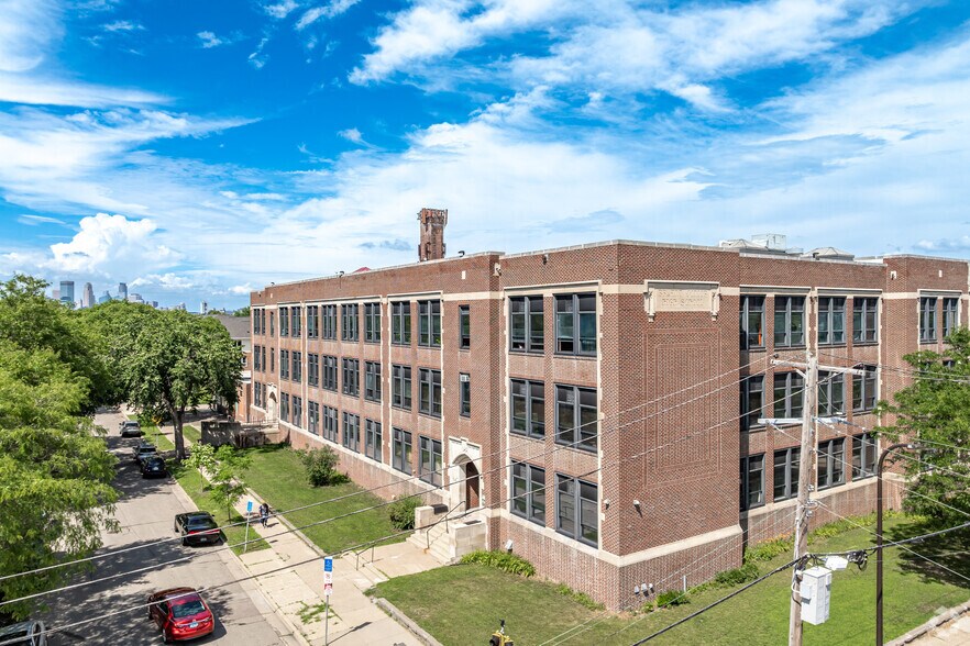 310 E 38th St, Minneapolis, MN à louer - Photo de l’immeuble – Image 2 sur 9