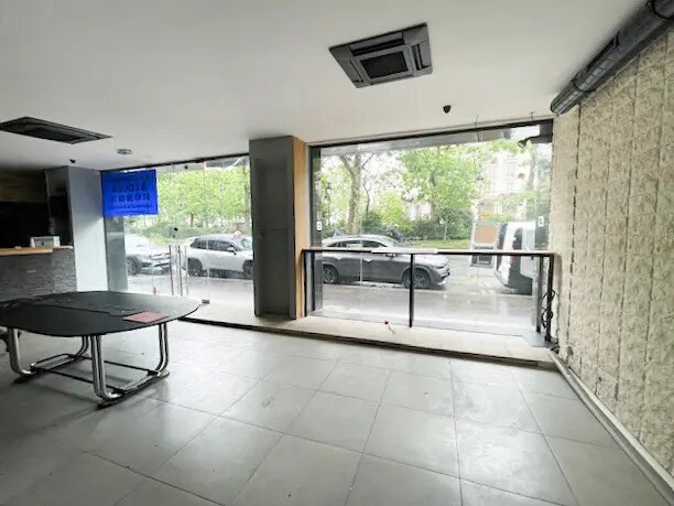 Local commercial dans Paris à louer - Photo de l’immeuble – Image 2 sur 5