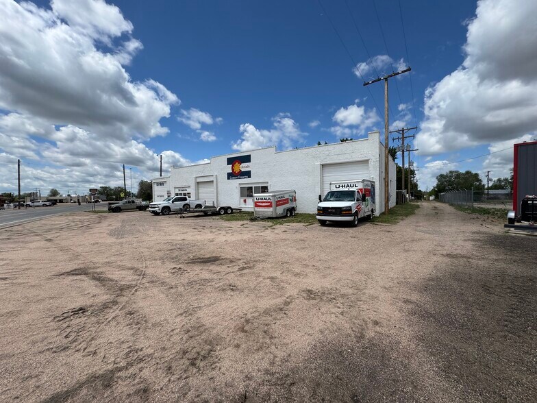305 Central Ave, Wiggins, CO à vendre - Photo de l’immeuble – Image 1 sur 21