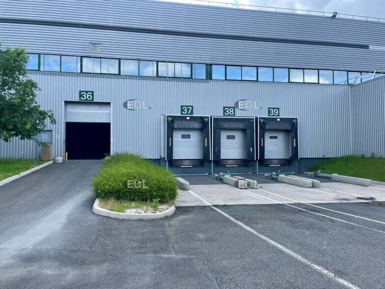 Industriel/Logistique dans Lisses à louer - Photo de l’immeuble – Image 3 sur 6