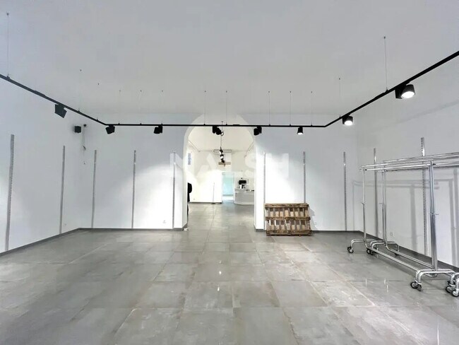 Plus de détails pour Local commercial à louer