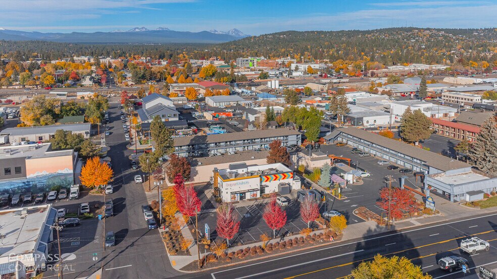 805 NE 3rd St, Bend, OR à louer - Photo de l’immeuble – Image 3 sur 10