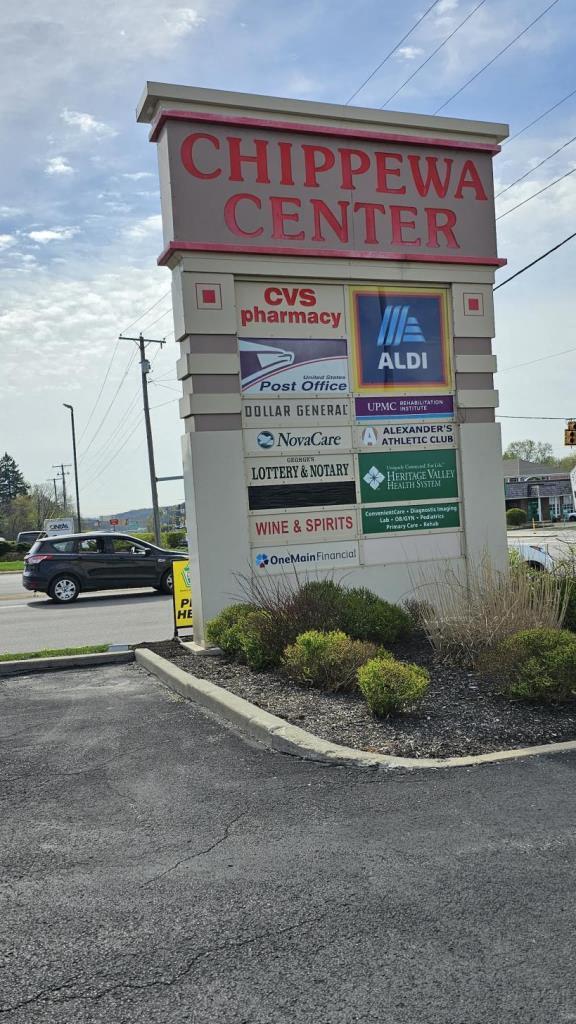 2546-2586 Constitution Blvd, Beaver Falls, PA à louer Photo de l’immeuble– Image 1 sur 5