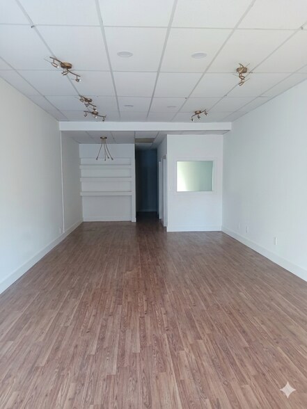 2087-2095 Wantagh Ave, Wantagh, NY à louer - Photo principale – Image 1 sur 6