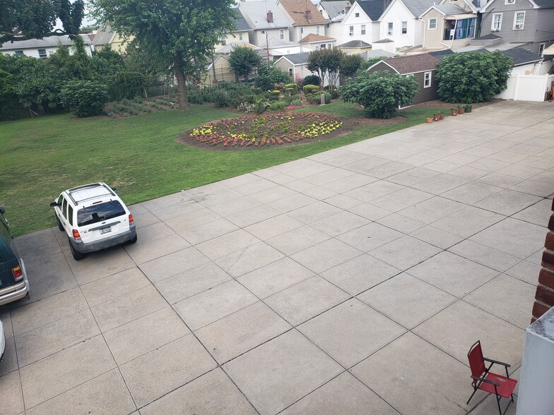 10159 105th St, Ozone Park, NY à vendre - Photo de l’immeuble – Image 3 sur 5