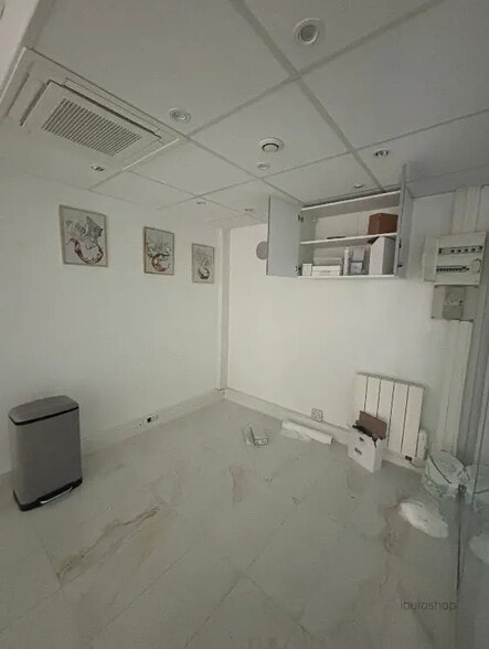 Local commercial dans Paris à louer - Photo de l’immeuble – Image 3 sur 8