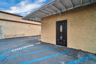 1830 Rosecrans ave, Gardena, CA à louer Photo intérieure– Image 2 sur 11