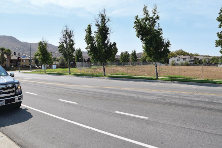 15095 Moreno Beach Dr, Moreno Valley, CA à louer - Photo de l’immeuble – Image 3 sur 3
