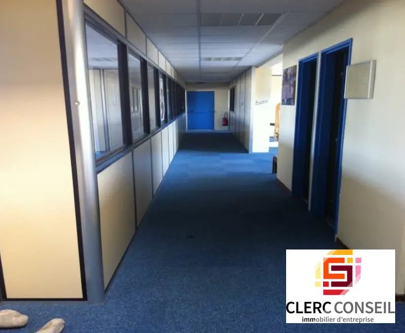 Bureau dans Saint-Étienne-du-Rouvray à louer Photo de l’immeuble– Image 1 sur 4