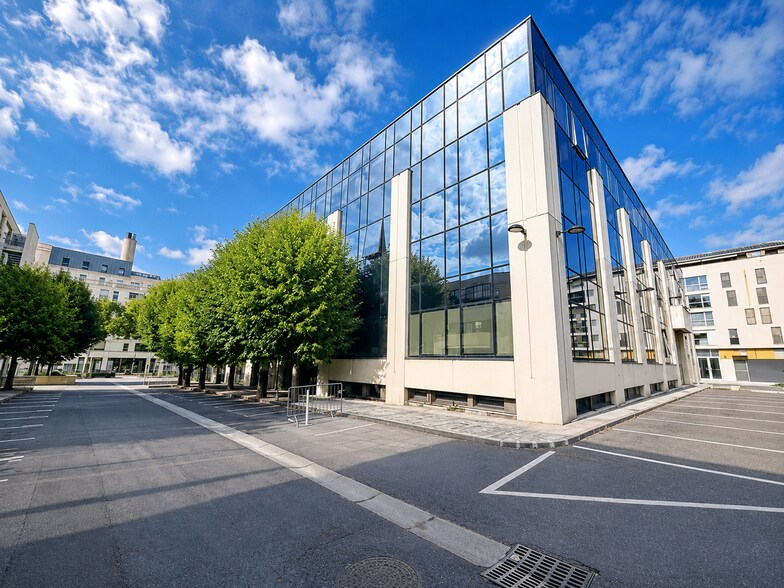 Bureau dans Saint-Ouen-sur-Seine à louer - Photo de l’immeuble – Image 1 sur 14