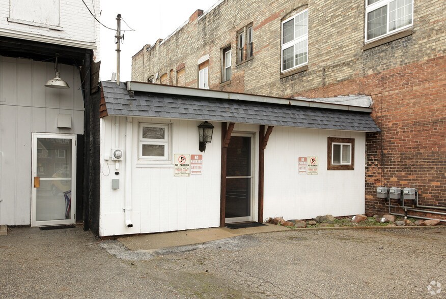 129 S Cochran Ave, Charlotte, MI à vendre - Photo de l’immeuble – Image 2 sur 5