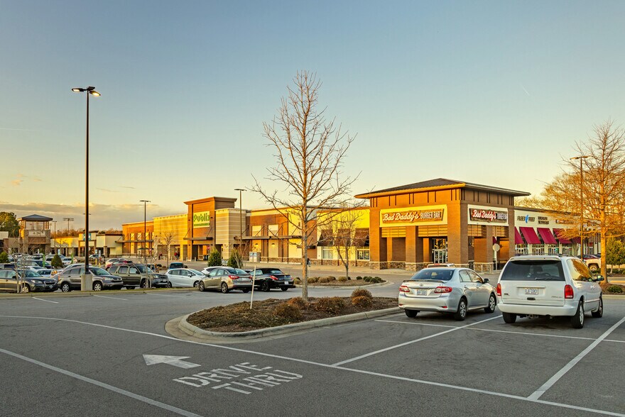 703-713 Greenville Blvd SE, Greenville, NC à louer - Photo de l’immeuble – Image 3 sur 6