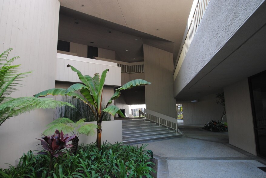 1601 Dove St, Newport Beach, CA à louer - Photo de l’immeuble – Image 3 sur 9
