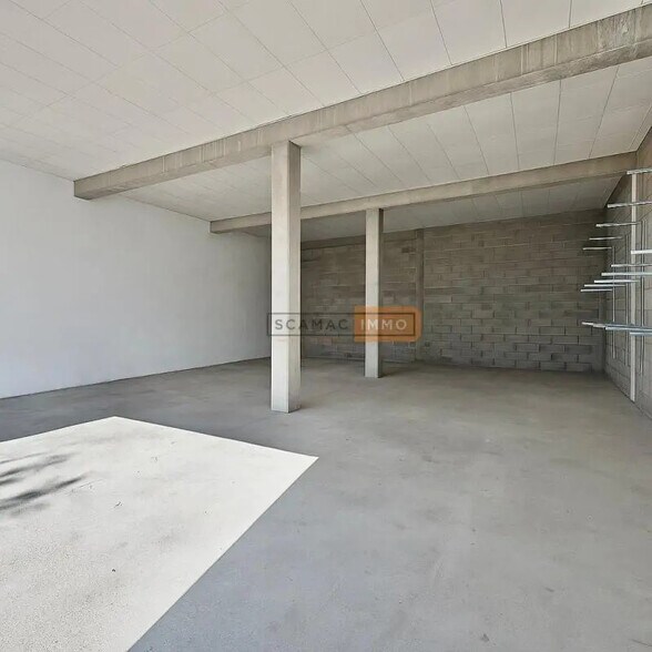 Industriel/Logistique dans Puget-sur-Argens à louer - Photo de l’immeuble – Image 1 sur 5