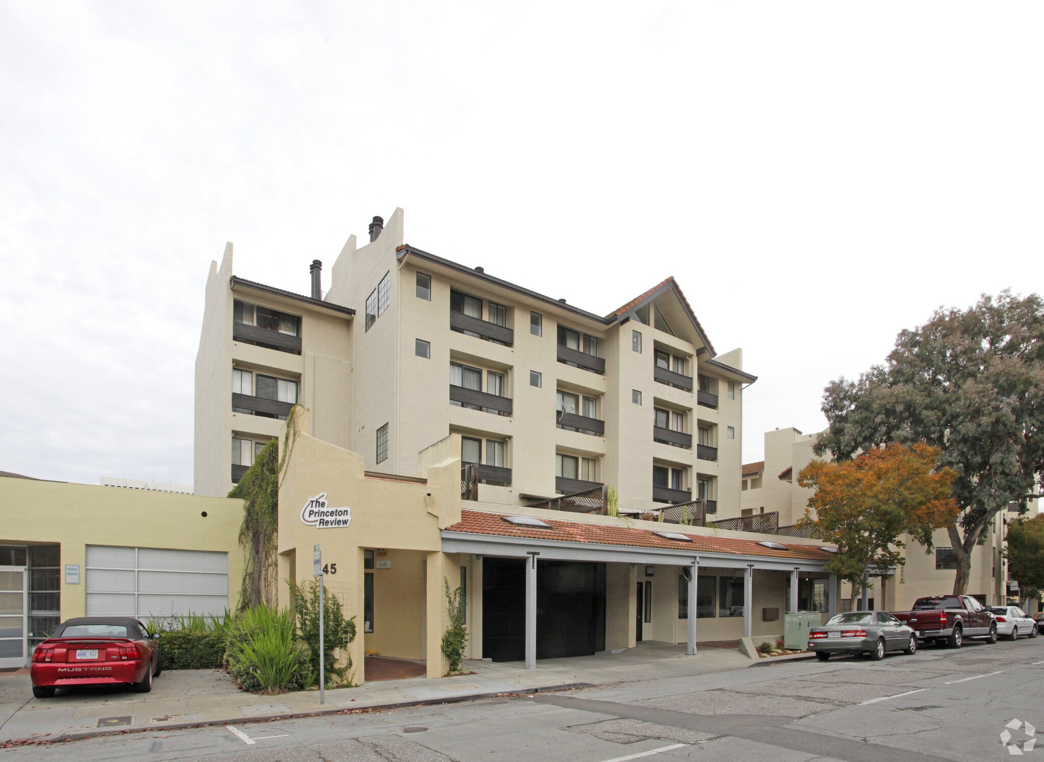 675-685 High St, Palo Alto, CA à louer Photo principale– Image 1 sur 11