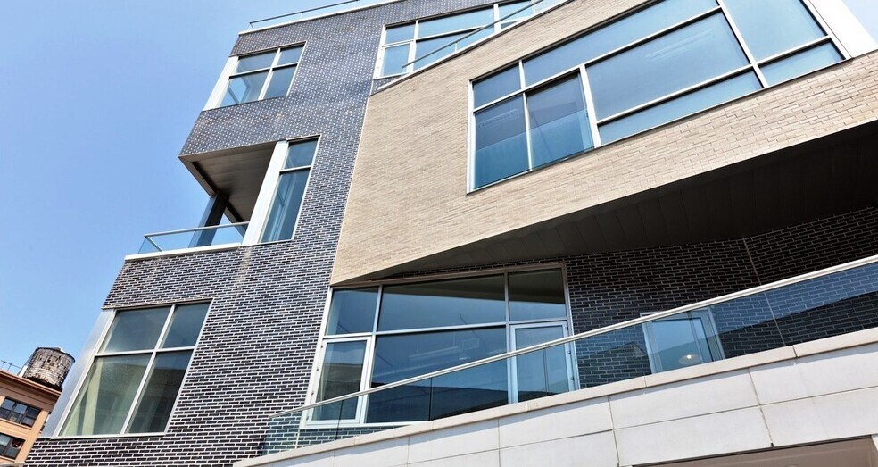 11-11 44th Rd, Long Island City, NY à vendre - Photo de l’immeuble – Image 1 sur 31