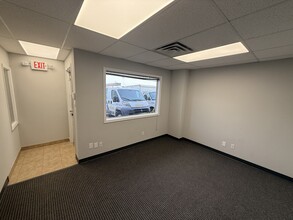 1663 Hickory Dr, Haltom City, TX à louer Photo intérieure– Image 1 sur 6