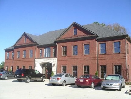 925 Sharit Ave, Gardendale, AL à louer - Photo de l’immeuble – Image 2 sur 8