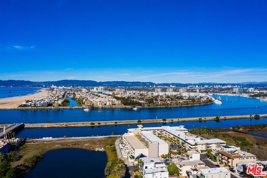 6515 Vista del Mar, Playa Del Rey, CA à vendre - Photo de l’immeuble – Image 2 sur 46