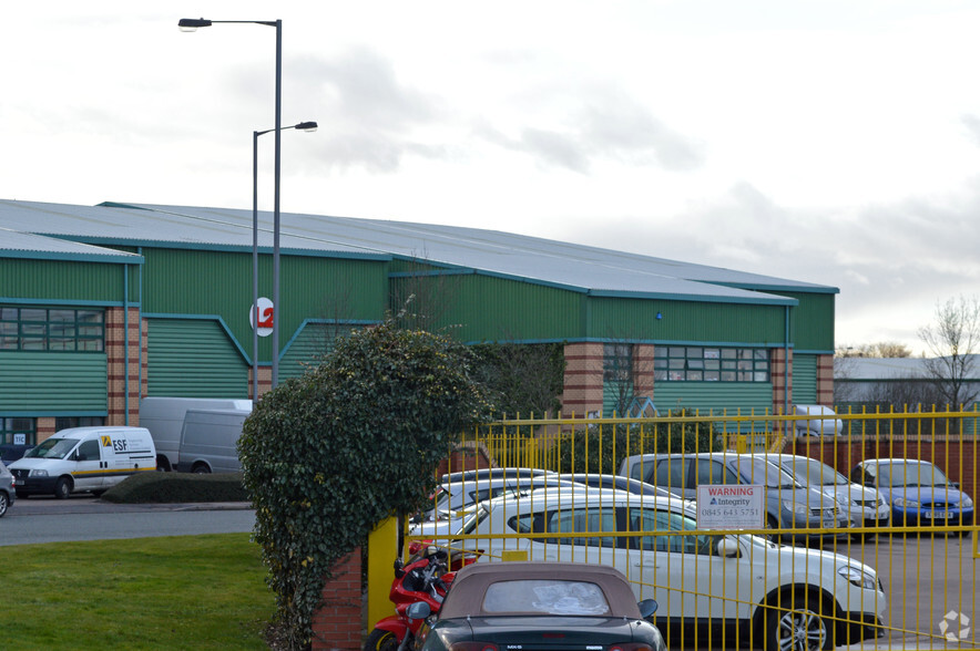 Stubbers Green Rd, Aldridge à louer - Photo de l’immeuble – Image 2 sur 3