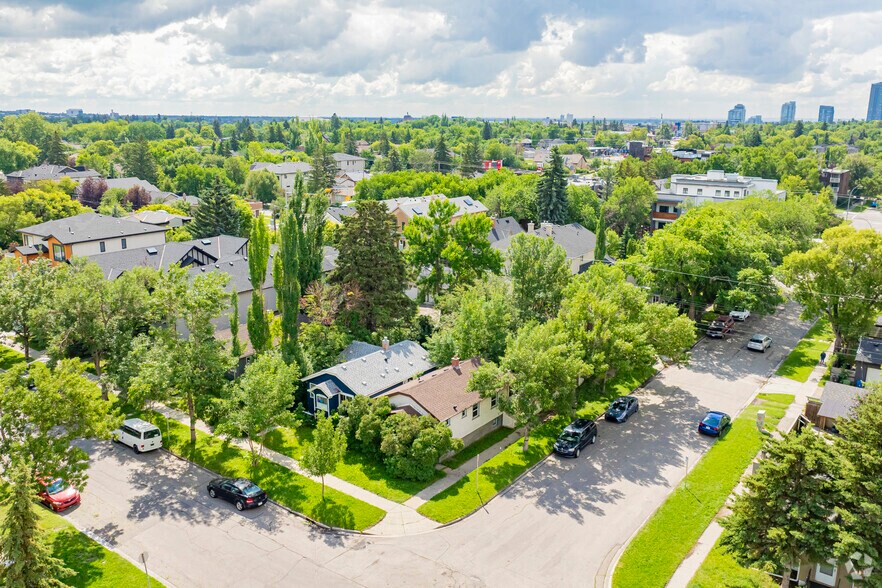 301-307 NE 15 Av NE, Calgary, AB à vendre - Photo principale – Image 1 sur 3