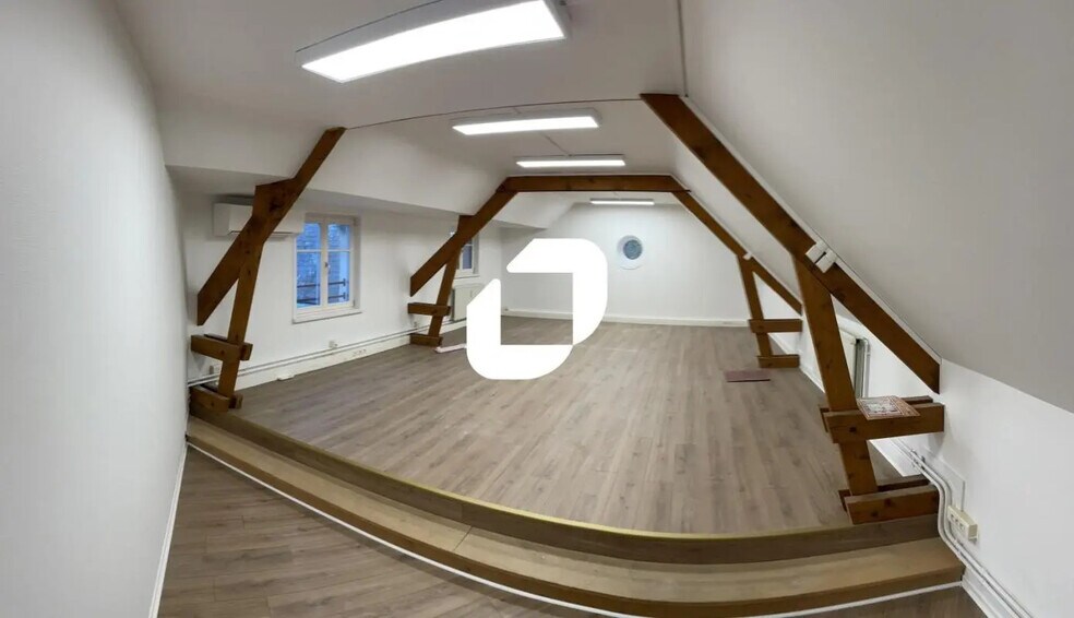 Bureau dans Châlons-en-Champagne à louer - Photo de l’immeuble – Image 1 sur 7