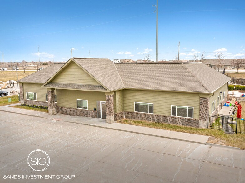 8661 S 168th Ave, Omaha, NE à vendre - Photo de l’immeuble – Image 1 sur 5