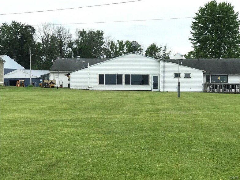 303 Barrett Ln, Bridgeport, NY à vendre - Photo principale – Image 3 sur 18