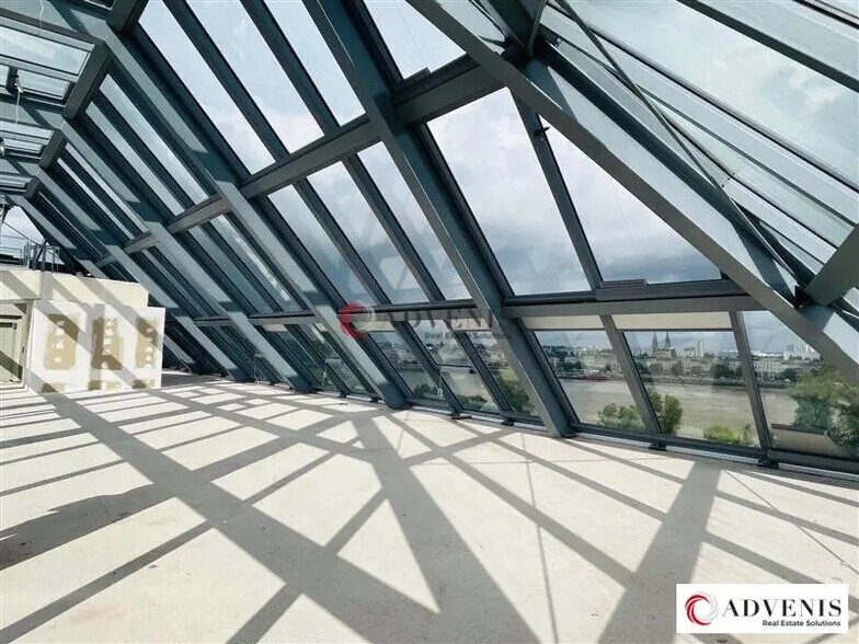 Bureau dans Bordeaux à vendre - Photo de l’immeuble – Image 2 sur 8