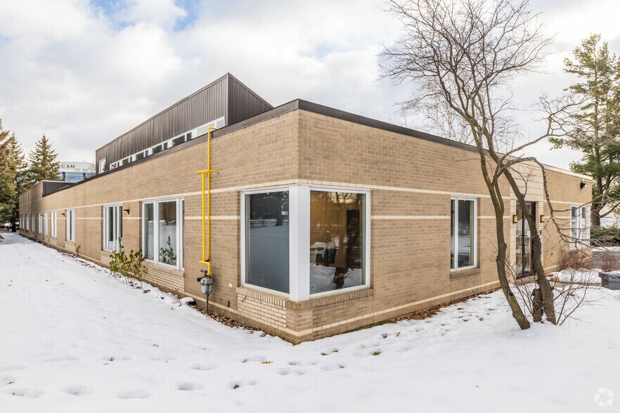 15 Auriga Dr, Ottawa, ON à louer - Photo de l’immeuble – Image 2 sur 3